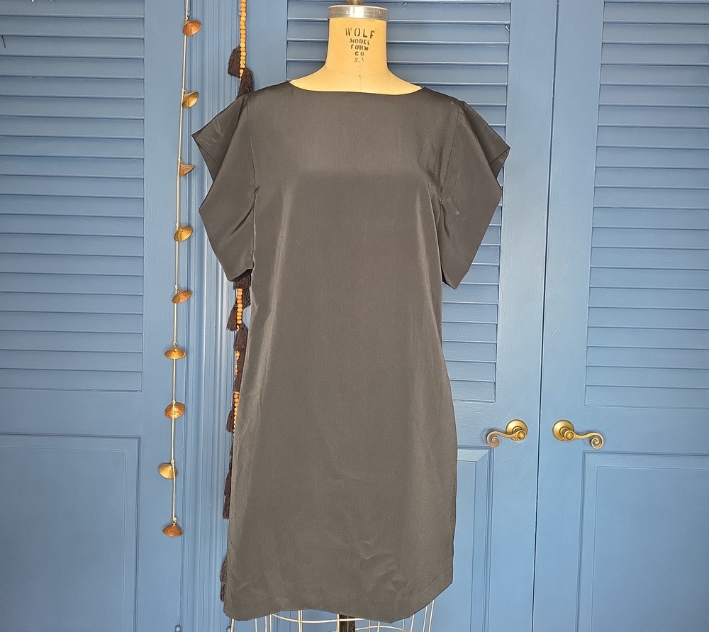 NWT BCBGMAXAZRIA Black Flutter Sleeve Shift Dress Size 6